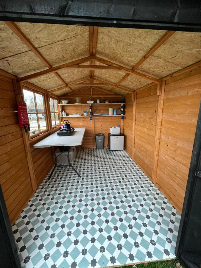 1 Glamping Tent With Kitchen & Electric On Small Family Campsite, No Bedding Supplied Narberth Exteriör bild